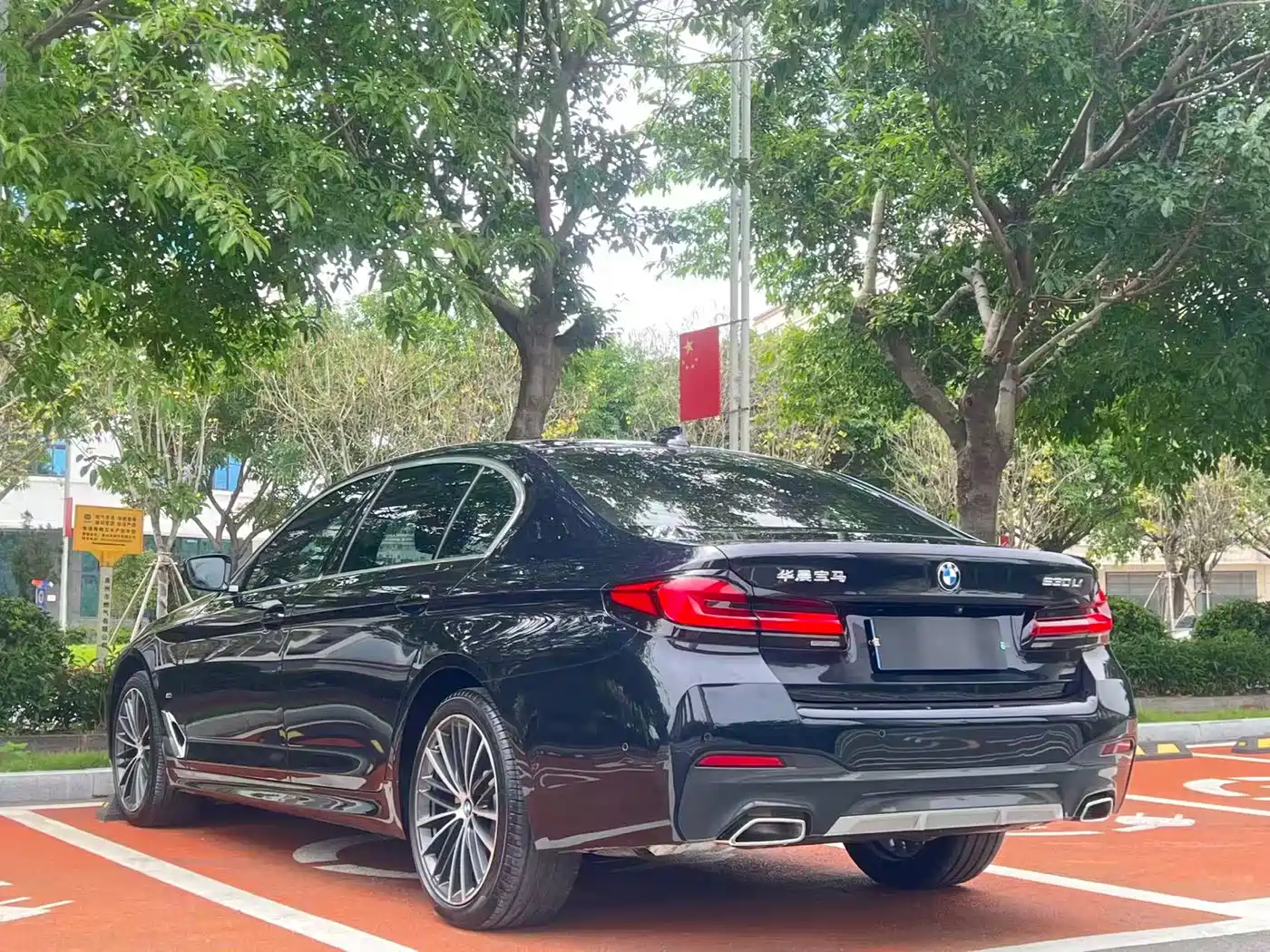 BMW 5 Series 2021 530Li Leading M Sport Package фото 7