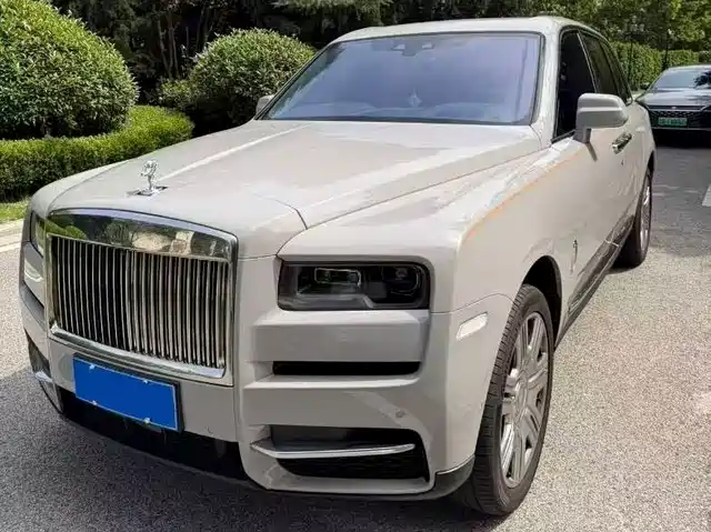 Rolls-Royce Cullinan 4 места