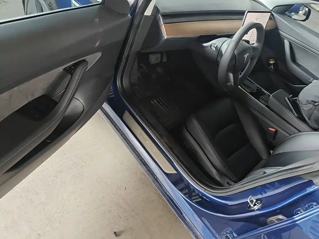 Фото 16 - Tesla Model 3