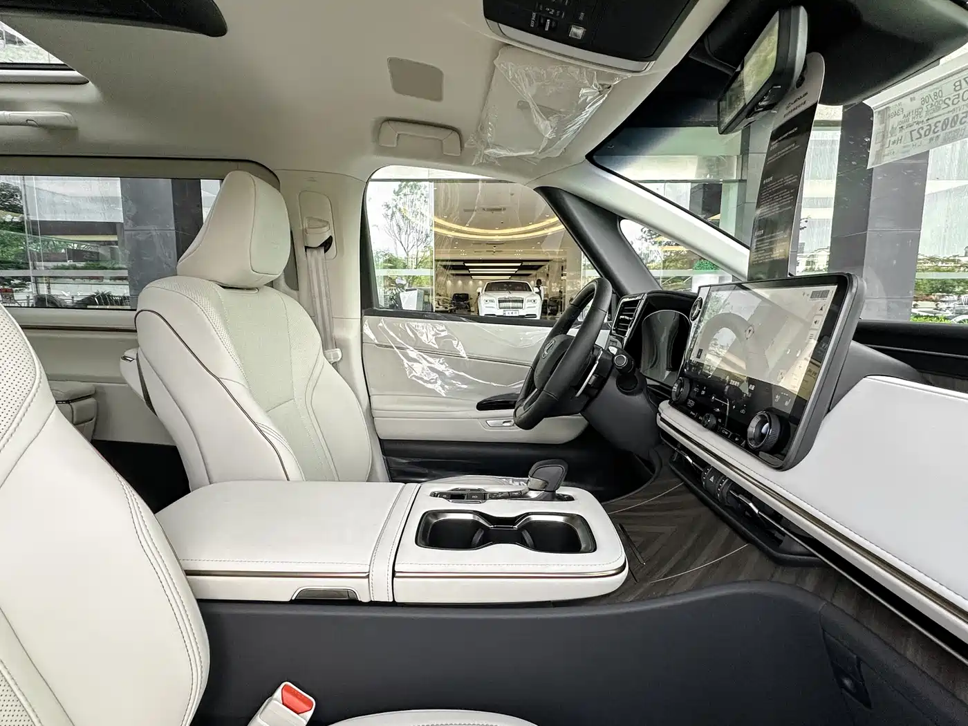 Lexus LM 2025 Model 500h Six-Seater Prestige Edition фото 14