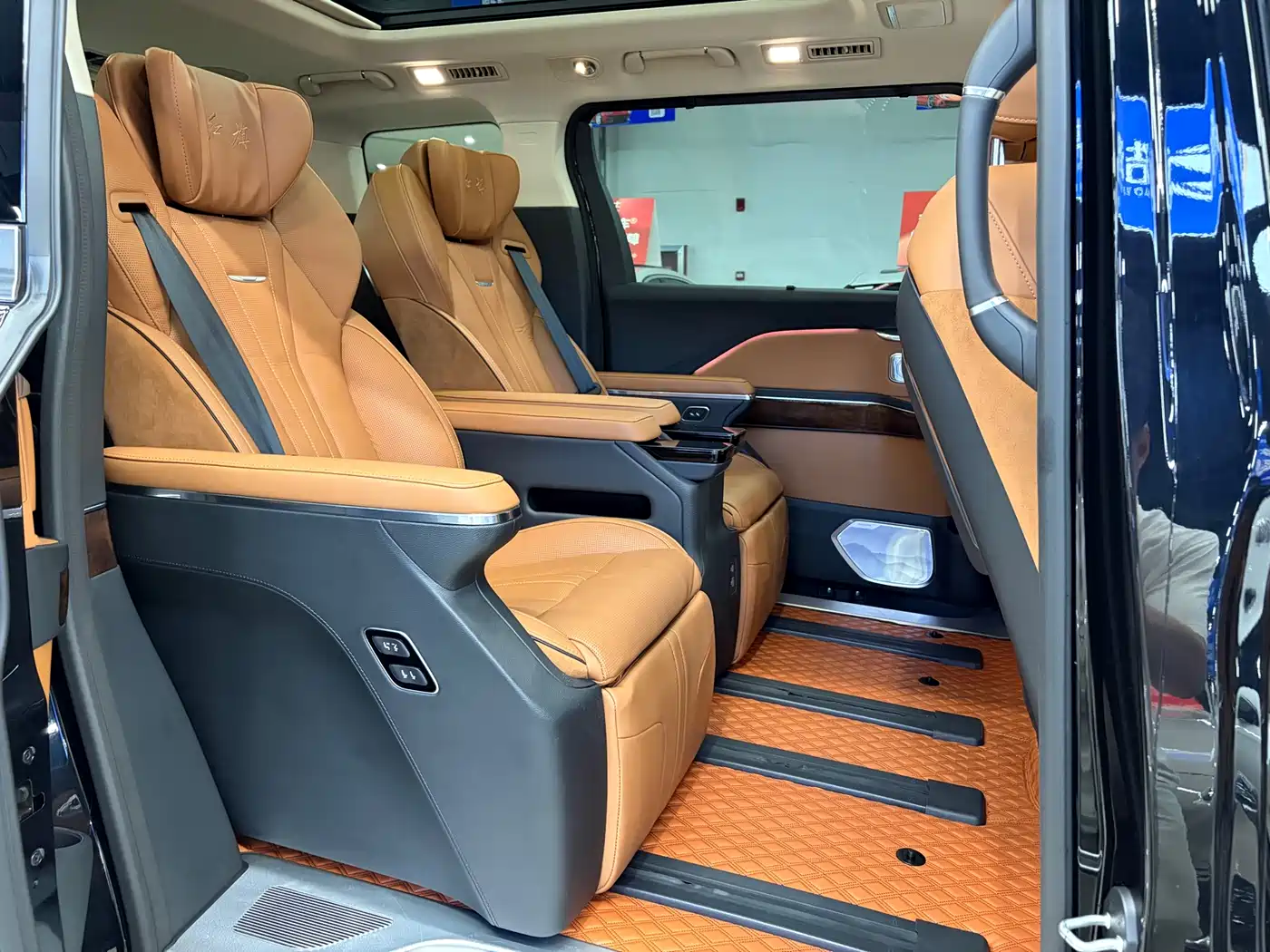 Hongqi HQ9 2023 2.0T Smart Connect Flag Smooth Edition фото 17