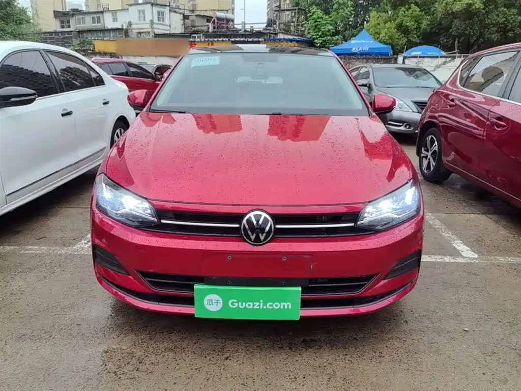 VOLKSWAGEN POLO