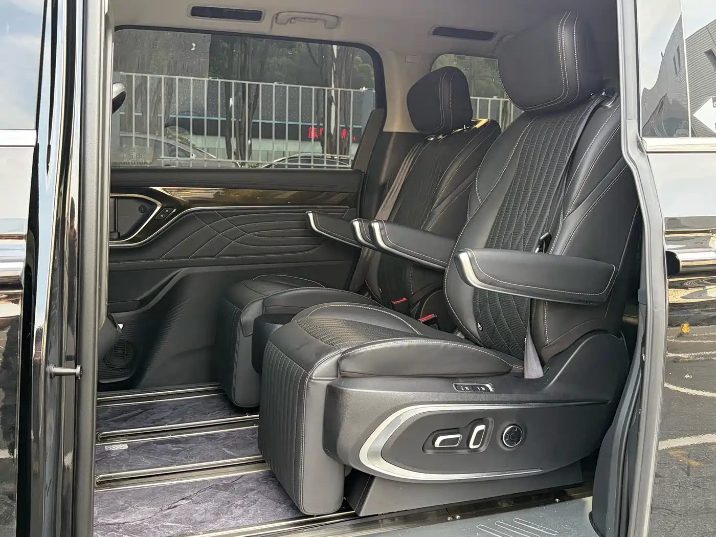 SAIC Maxus Maxus G90 2024 2023 2.0T Galaxy 7-seater