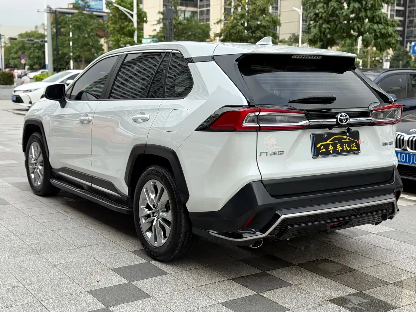 Toyota Wildlander 2021 2.0L CVT 2WD Luxury Edition фото 4