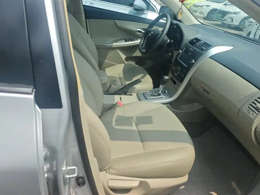 Toyota Corolla 2012 Styling Edition 1.8L CVT GL-i фото 8