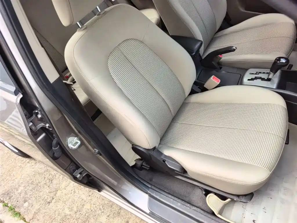 Hyundai Elantra 2015 1.6L Automatic Comfort фото 25