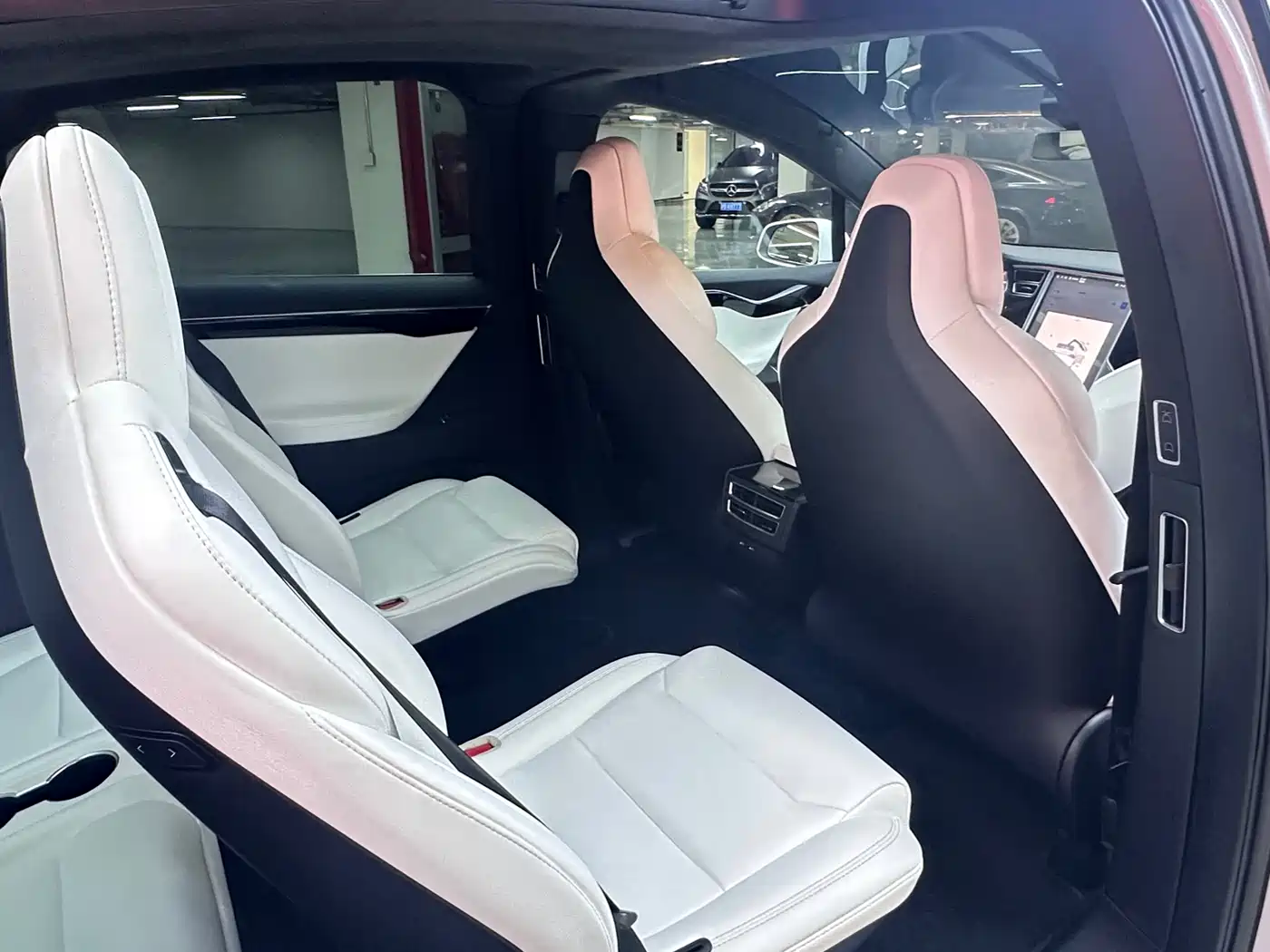 TESLA MODEL X