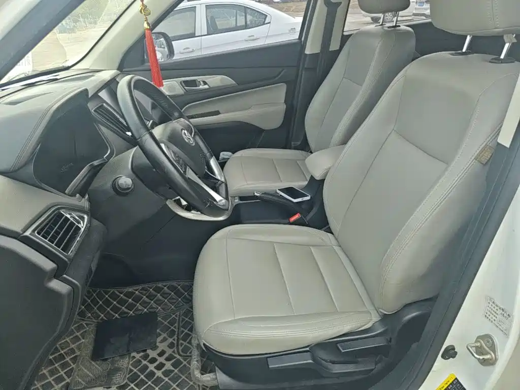 Фото 15 - BAIC Huansu S5