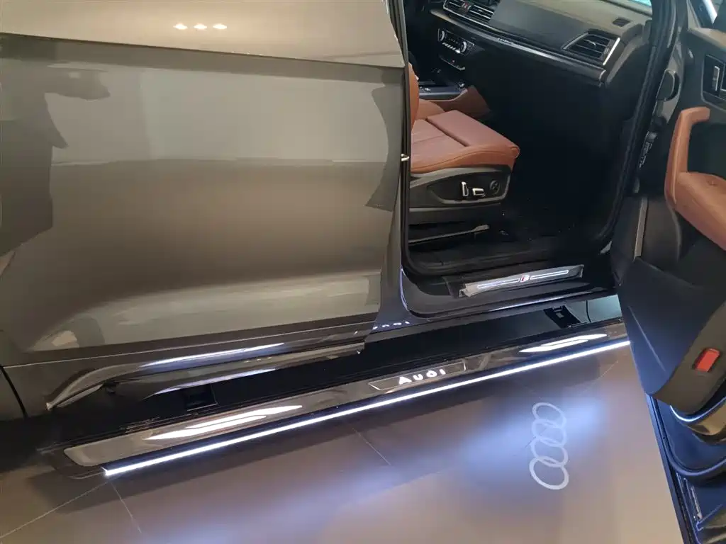 Audi Q5L 2024 Model 40 TFSI Luxury Dynamic фото 11