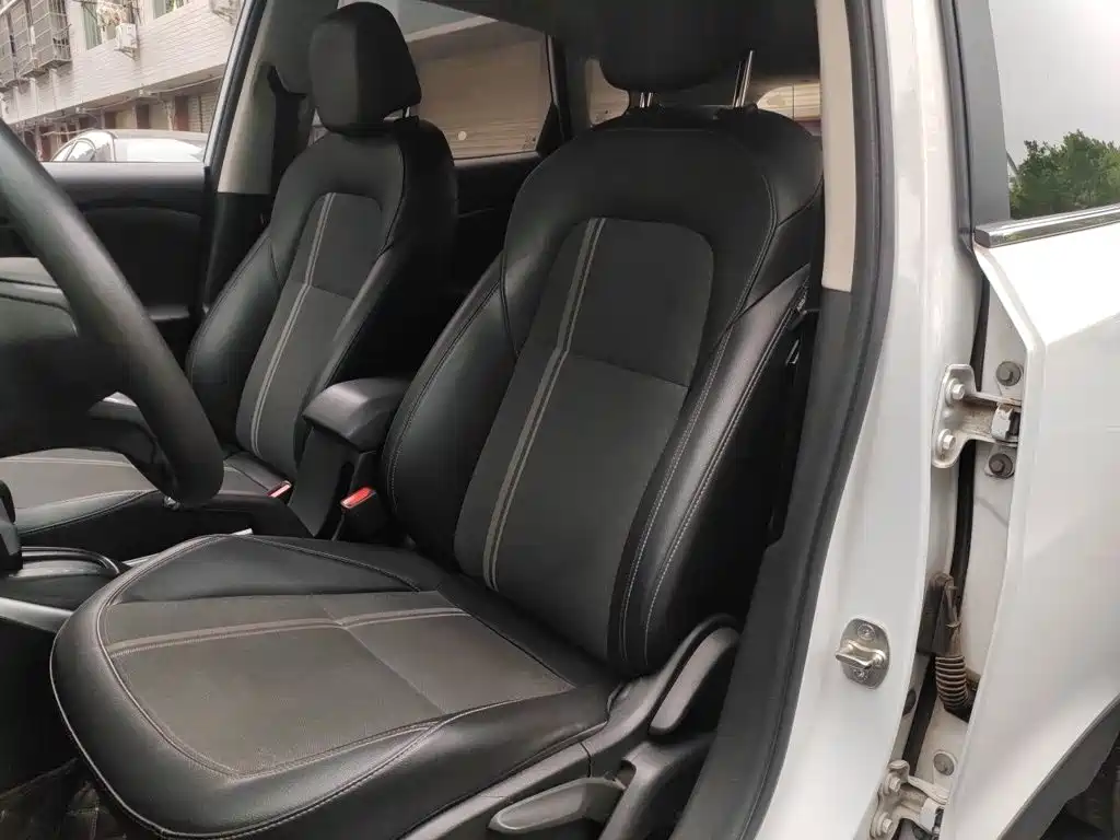Photo 11 - Chevrolet Trax