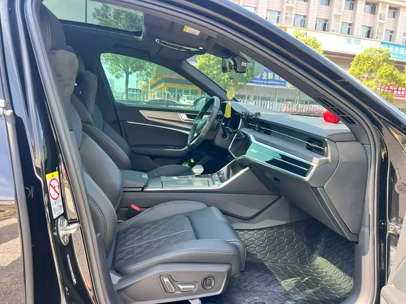 Фото 6 - Audi A6L
