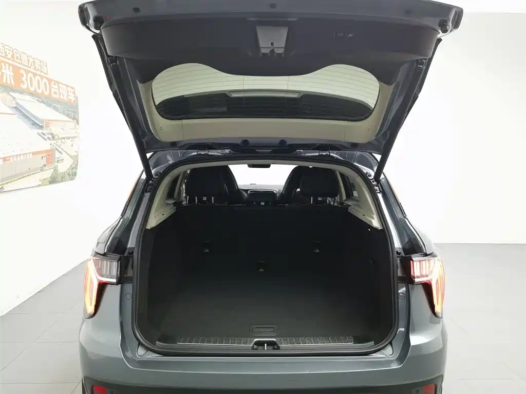 Lynk & Co 01 2017 2.0T AWD Time Limited Edition фото 16