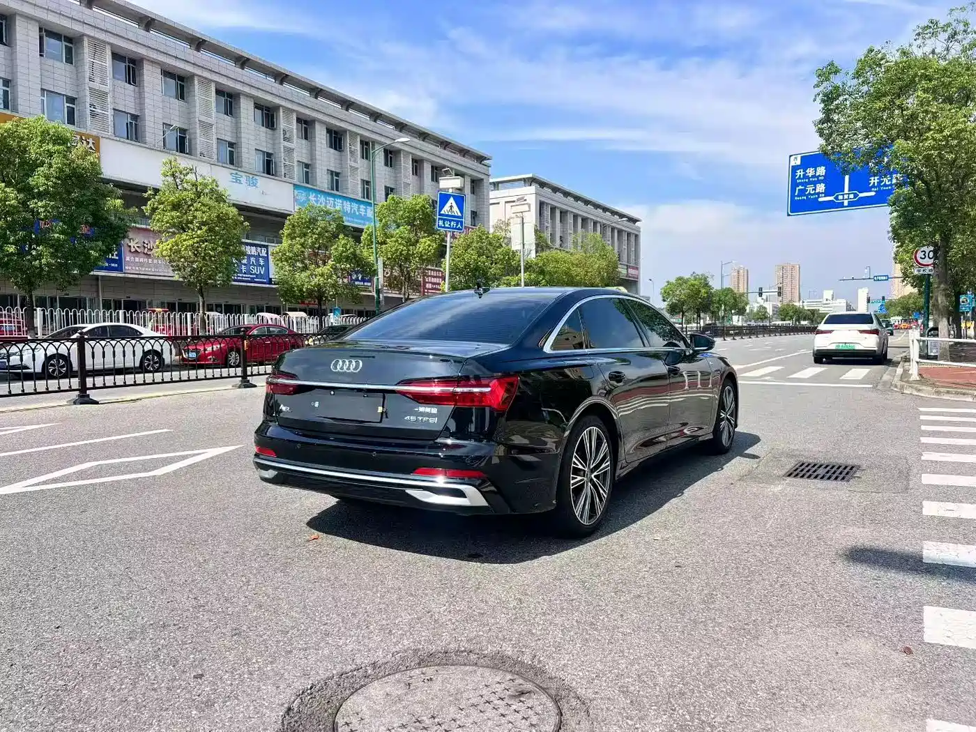 Фото 9 - Audi A6L
