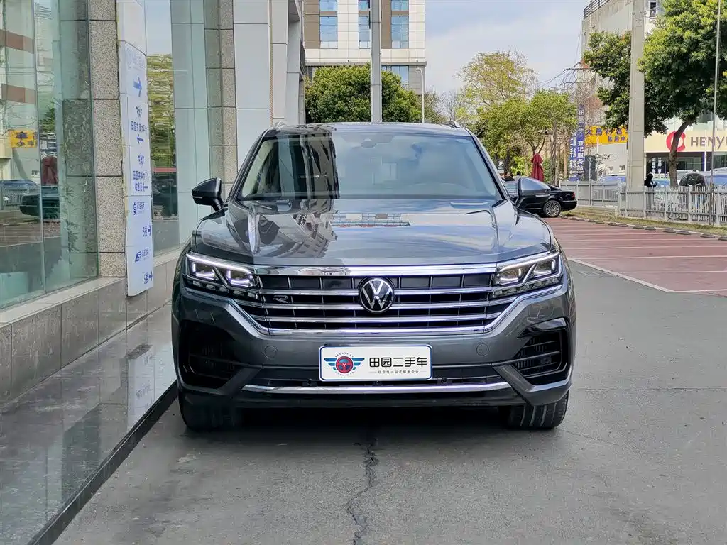 VOLKSWAGEN TOUAREG