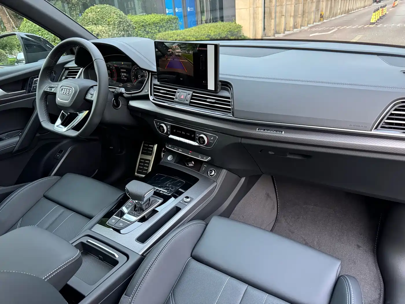 Audi Q5L 2024 Model 40 TFSI Luxury Dynamic фото 8