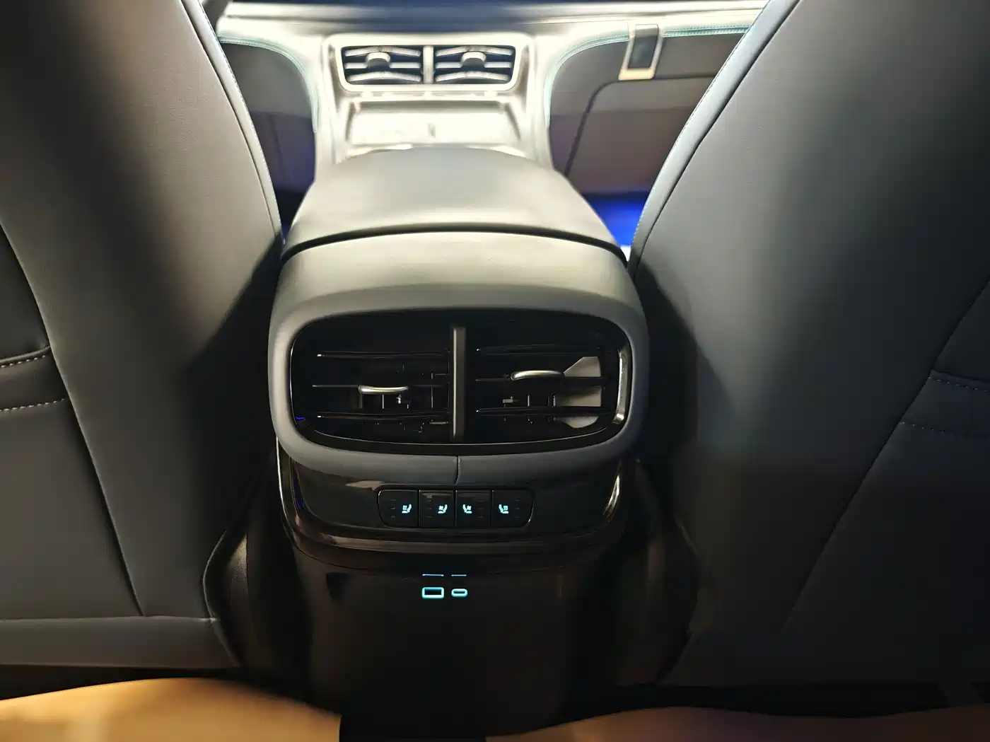 BYD Hai Shi 07 DM-i 2025 150 Pilot+ Edition фото 12
