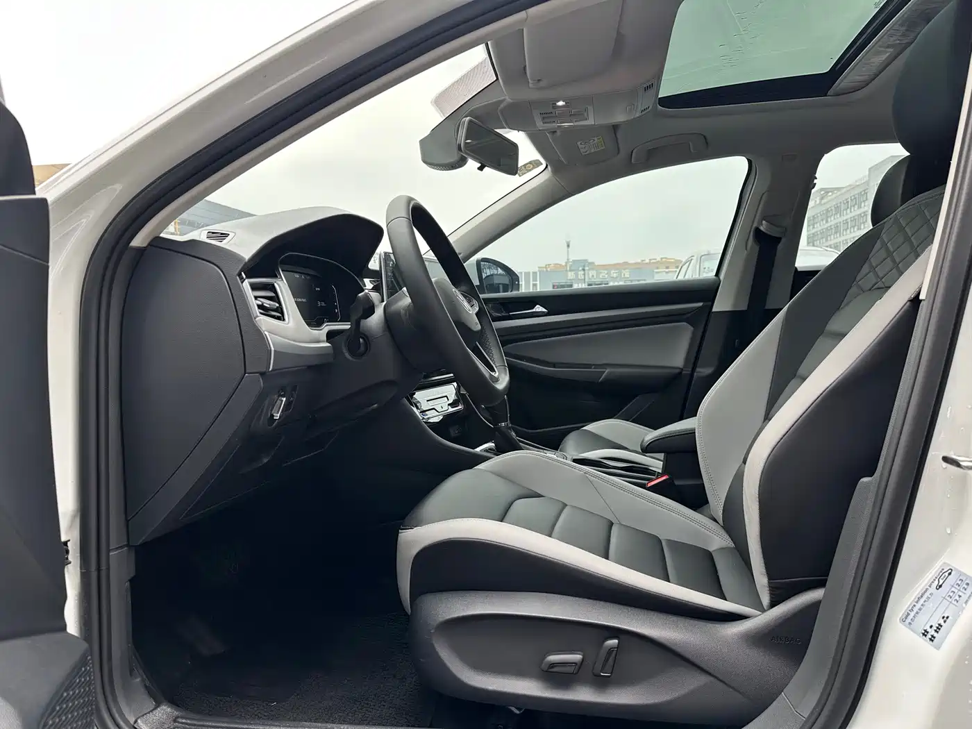 VOLKSWAGEN BORA
