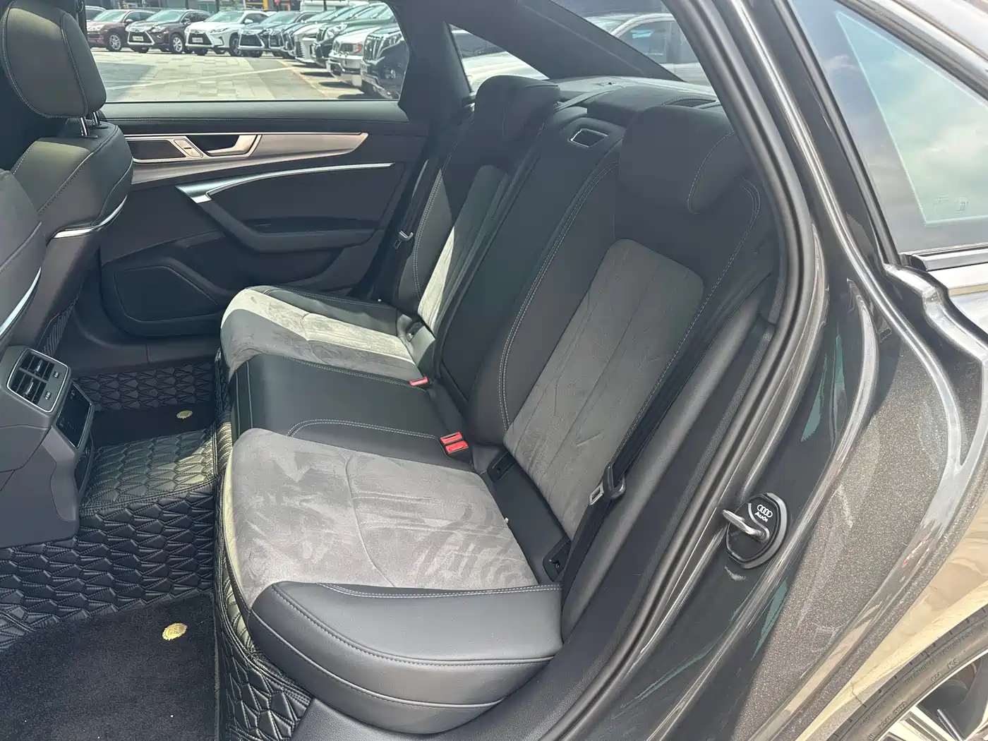 Audi A6L 2023 40 TFSI Luxury Dynamic фото 10