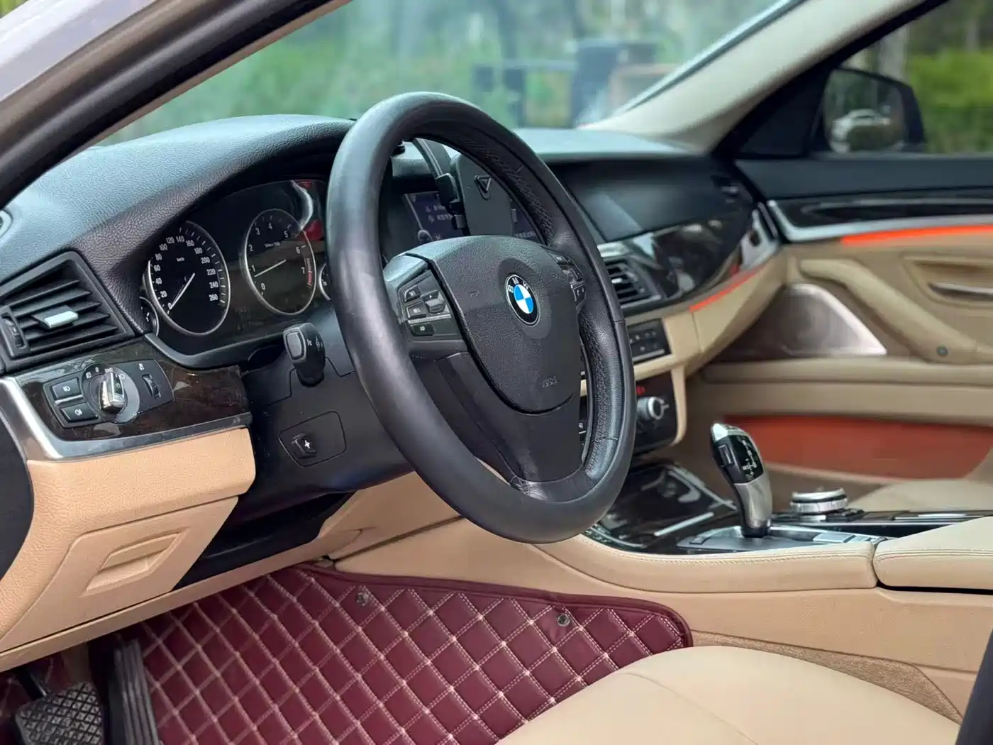 BMW 5 Series 2011 523Li Leading фото 13