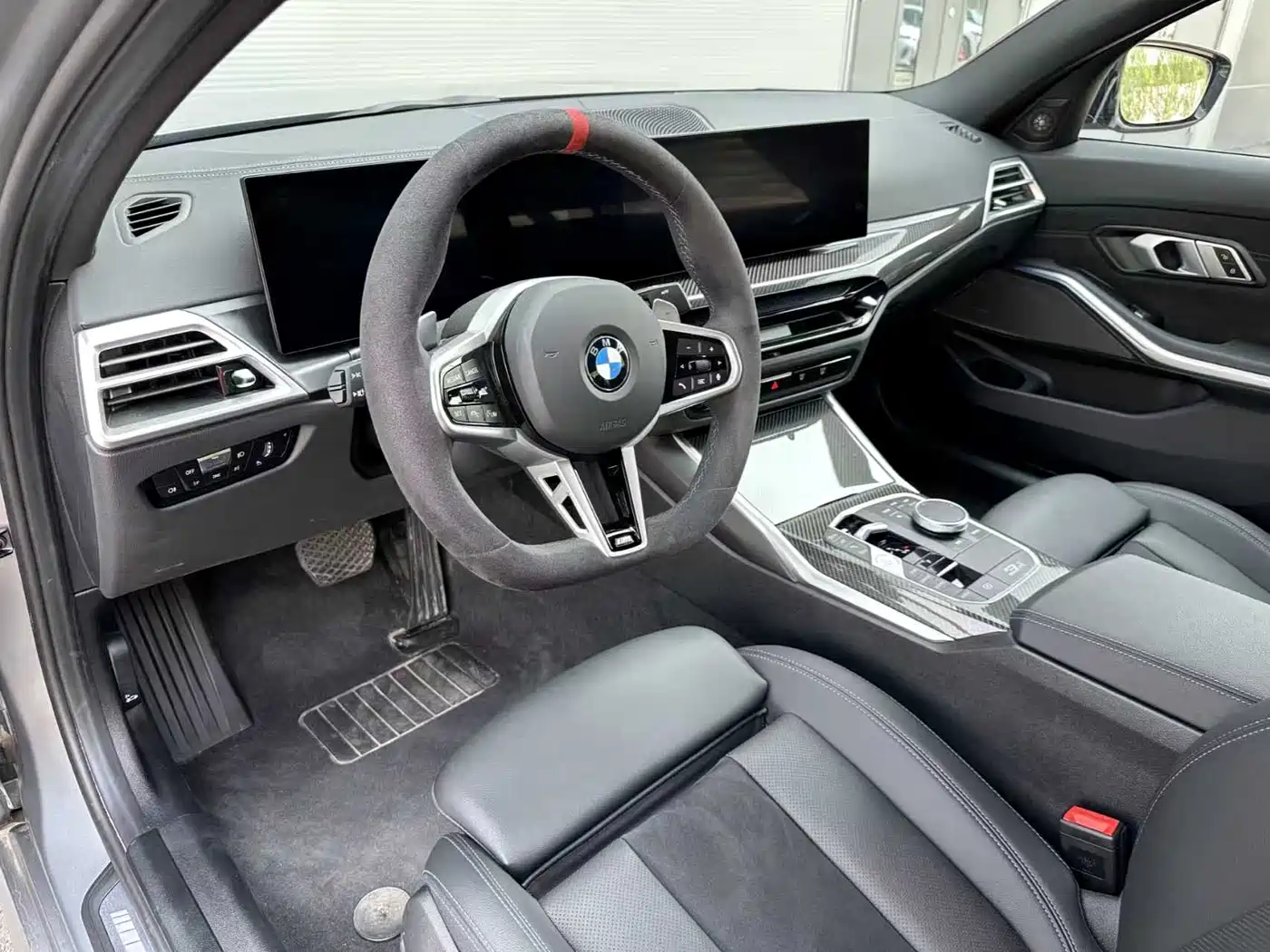 BMW 3 Series 2025 330Li 50th Anniversary Limited Edition фото 4