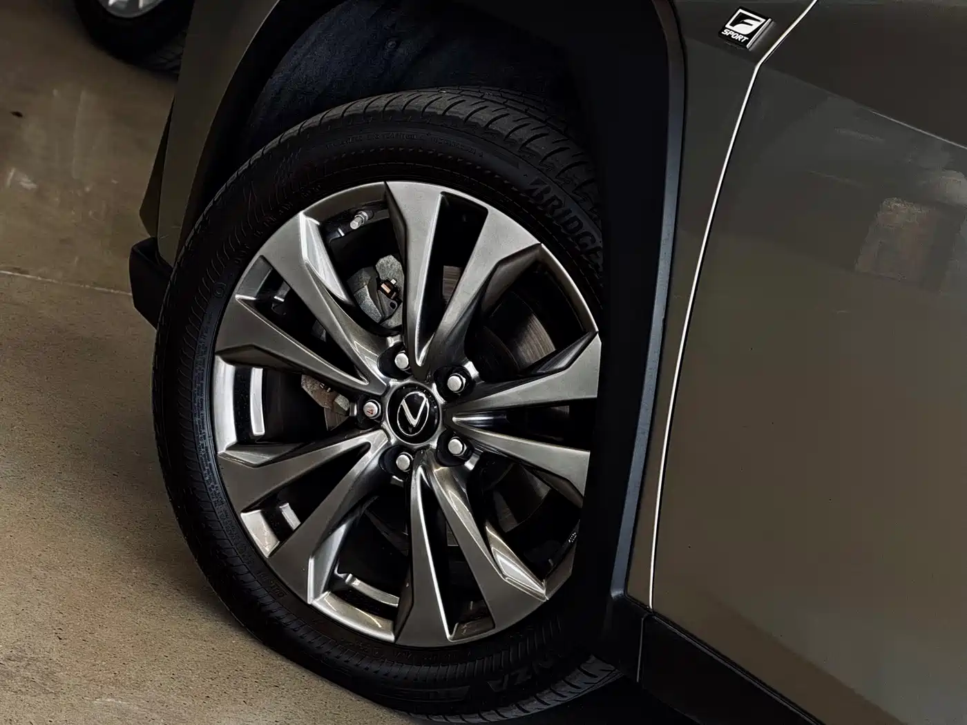 Фото 8 - Lexus UX