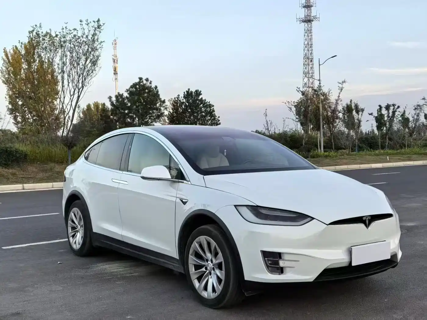 TESLA MODEL X