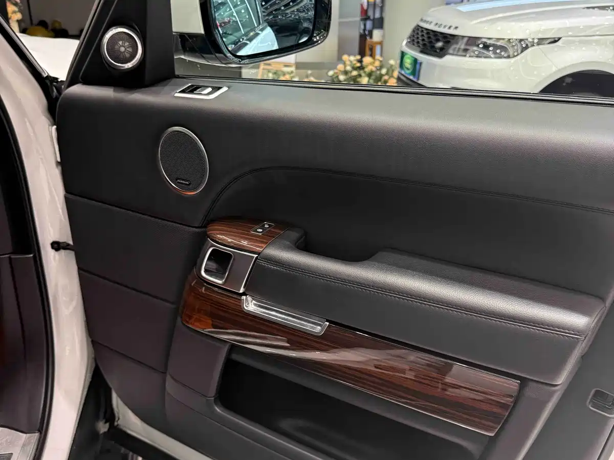 Land Rover Range Rover фото 14