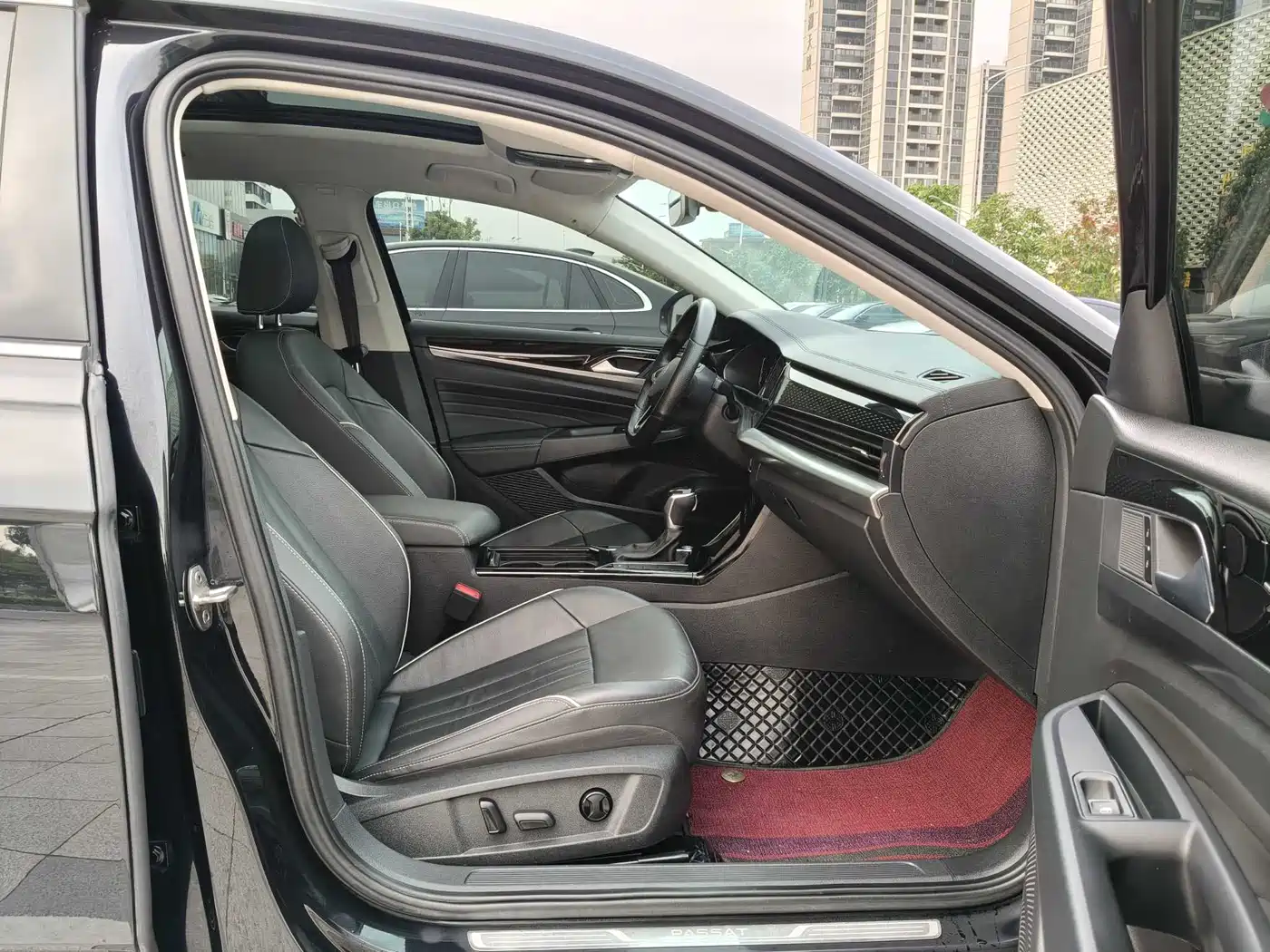 Volkswagen Passat 2022 330TSI Starlight Elite Edition фото 11