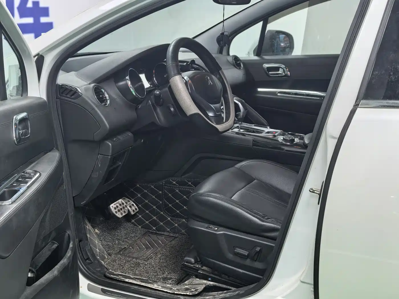 Peugeot 3008 2013 1.6THP Automatic Prestige Edition фото 5