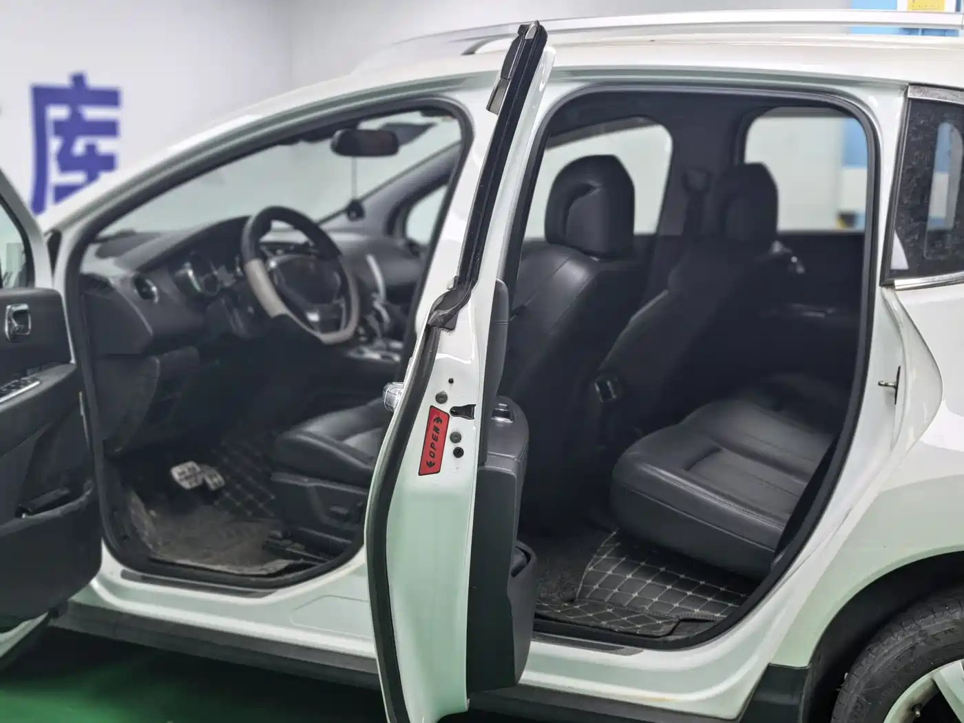 Peugeot 3008 2013 1.6THP Automatic Prestige Edition фото 6