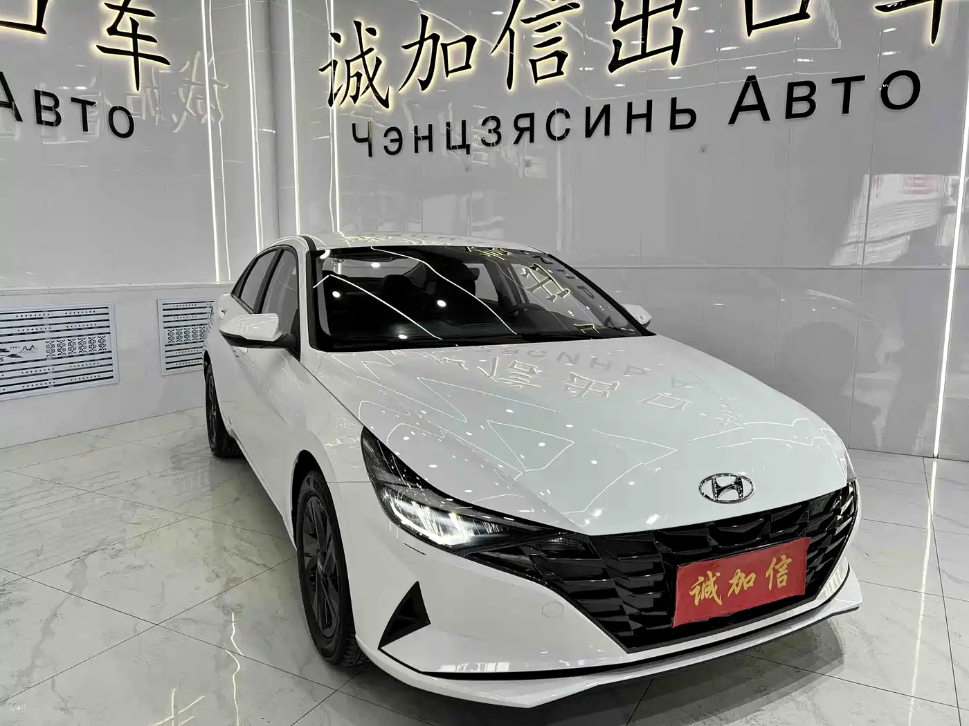 Hyundai Elantra 2023 1.5L CVT GLS Premium фото 3