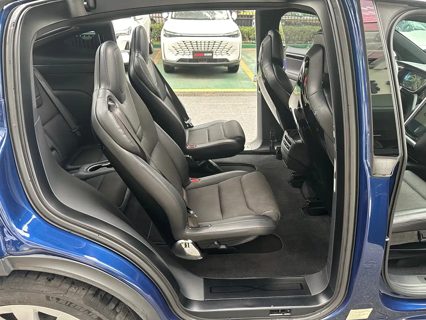 TESLA MODEL X