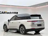 Photo 3 - Lynk & Co 900