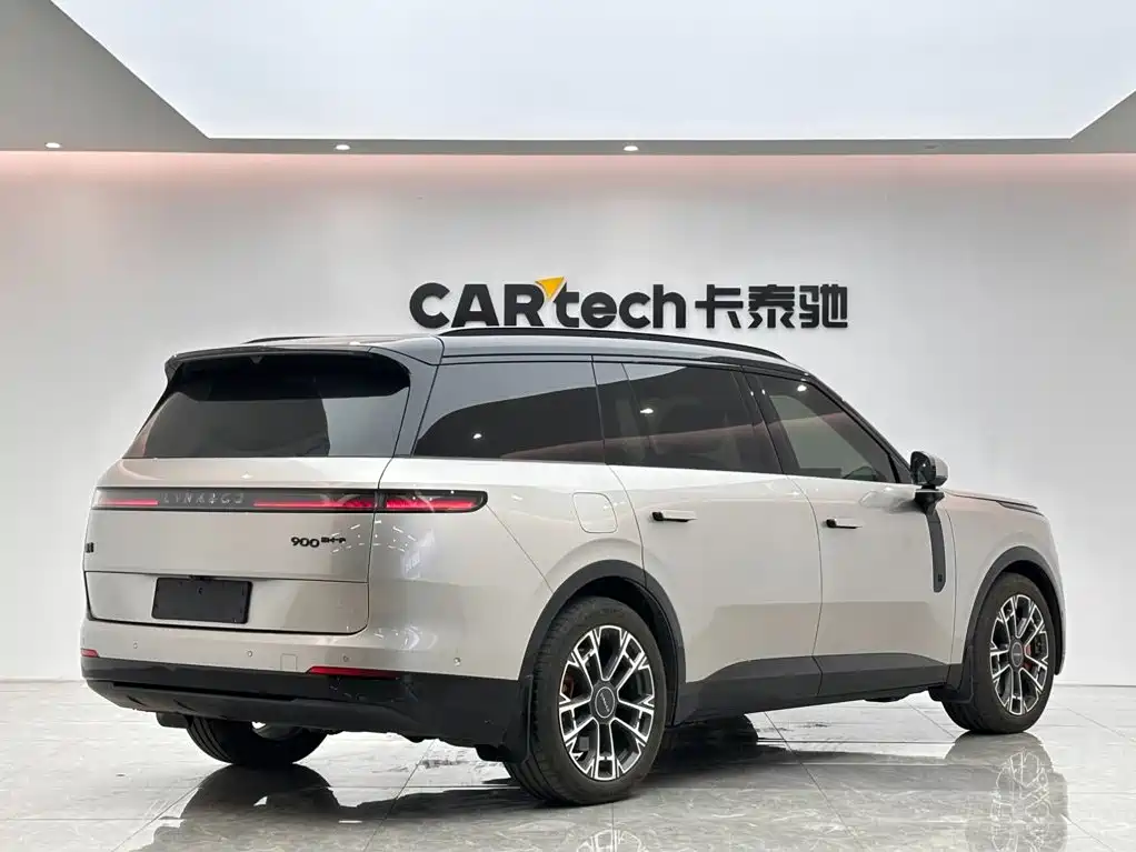 Photo 5 - Lynk & Co 900