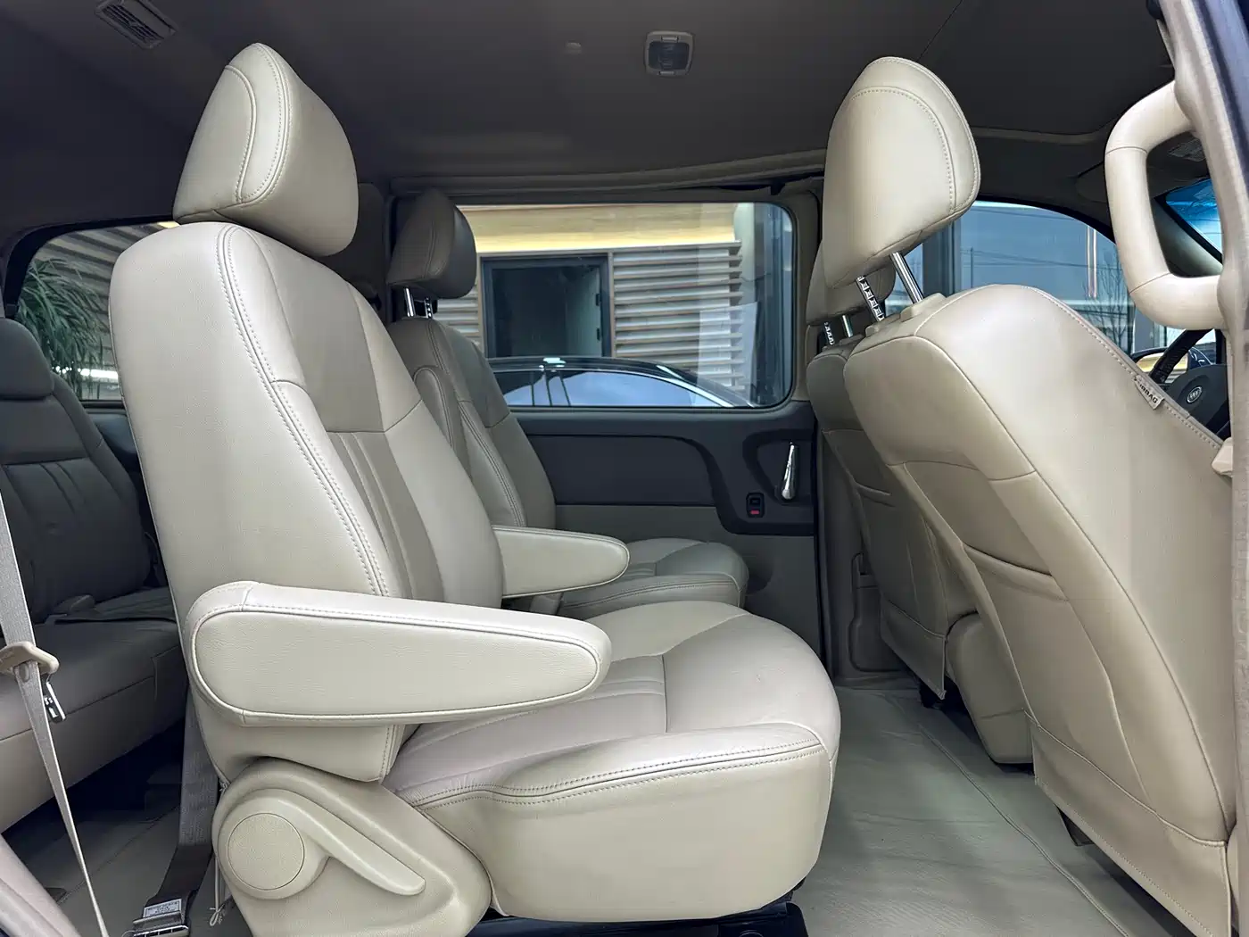 Buick GL8 2011 2.4L LT Executive Edition фото 14