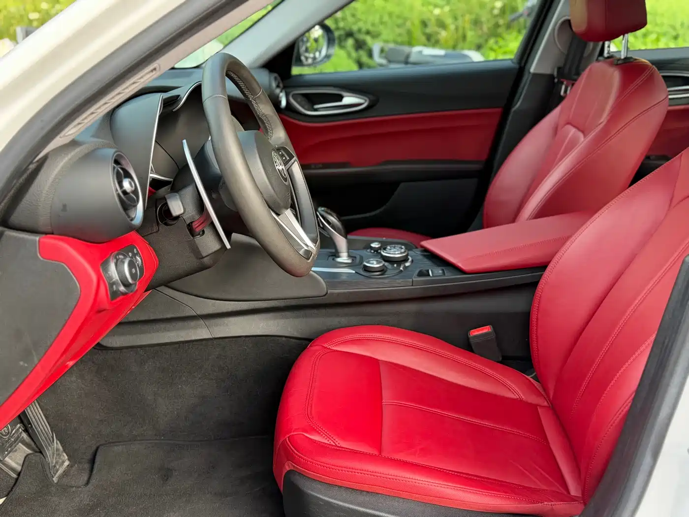 Alfa Romeo Giulia 2019 2.0T 280HP Black Package Limited Edition фото 8