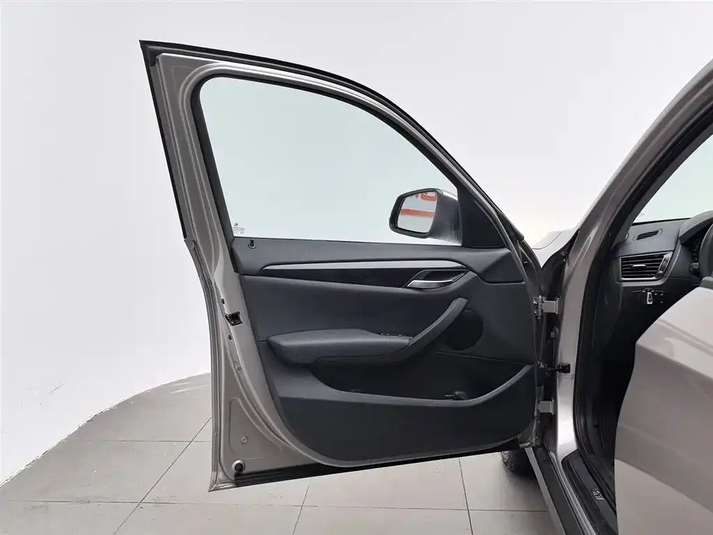 BMW X1 2015 Model sDrive18i Leading Advanced Edition фото 8