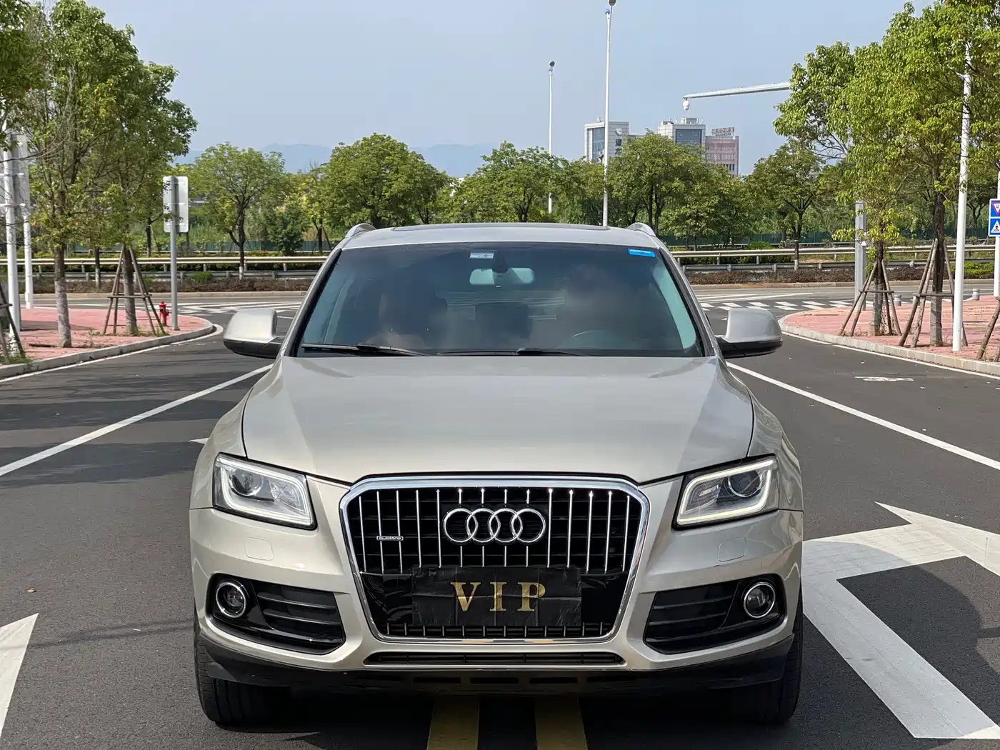 Photo 2 - Audi Q5