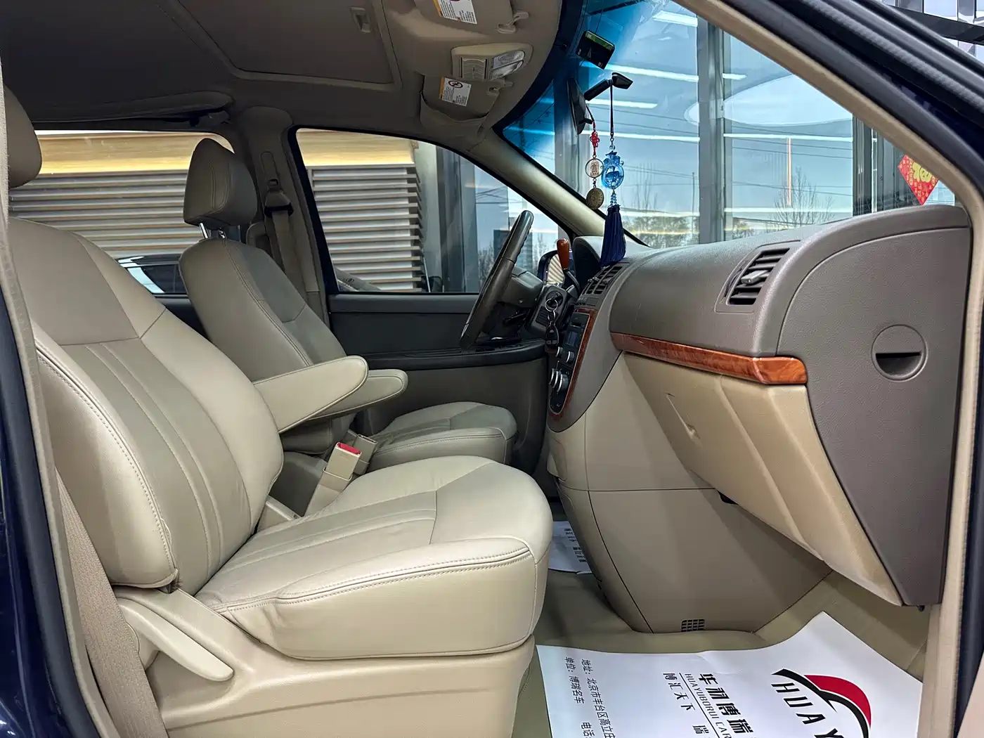 Buick GL8 2011 2.4L LT Executive Edition фото 15