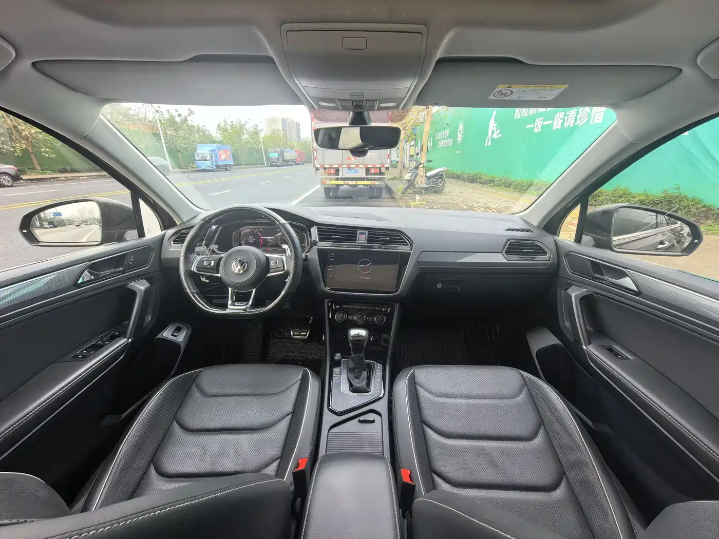 Volkswagen Tiguan L 2020 330TSI Auto 2WD R-Line Flagship China VI фото 8