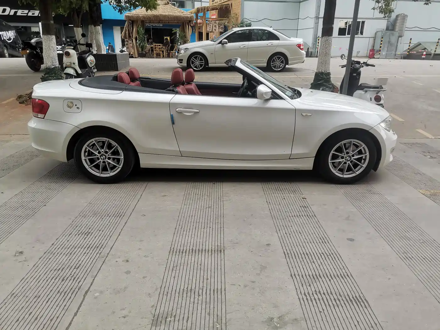 BMW 1 Series (Import) 2011 120i Convertible фото 11