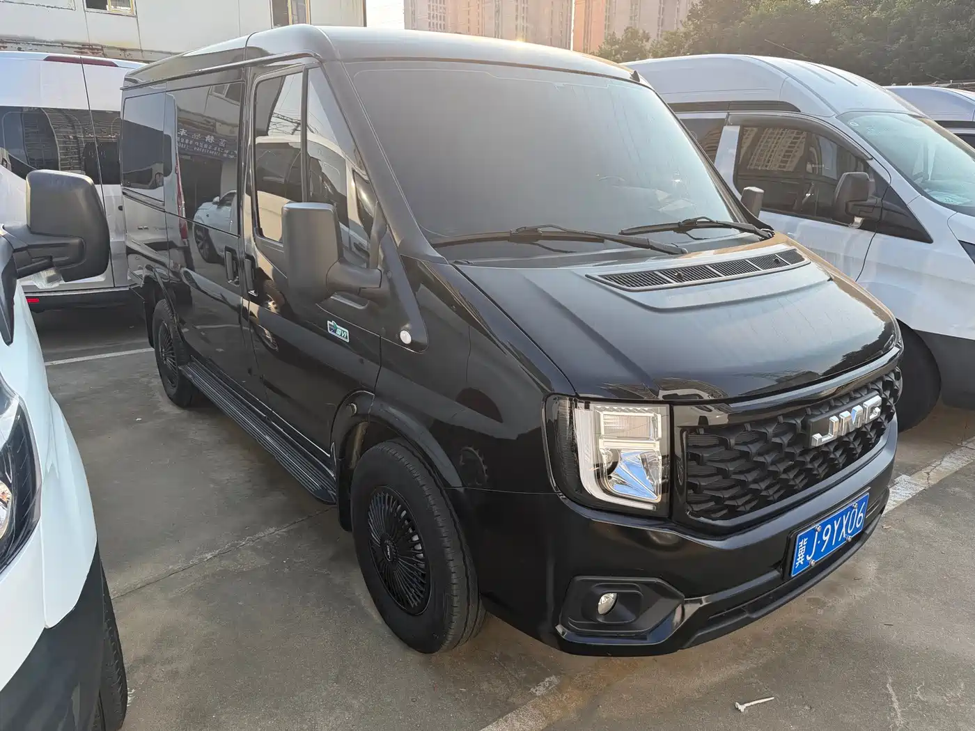 Jiangling JMC Fushun 2024 2025 Model 2.0T 8AT Diesel Short Wheelbase Low Roof Commercial MPV 5/6 Seats Dual-opening Tailgate