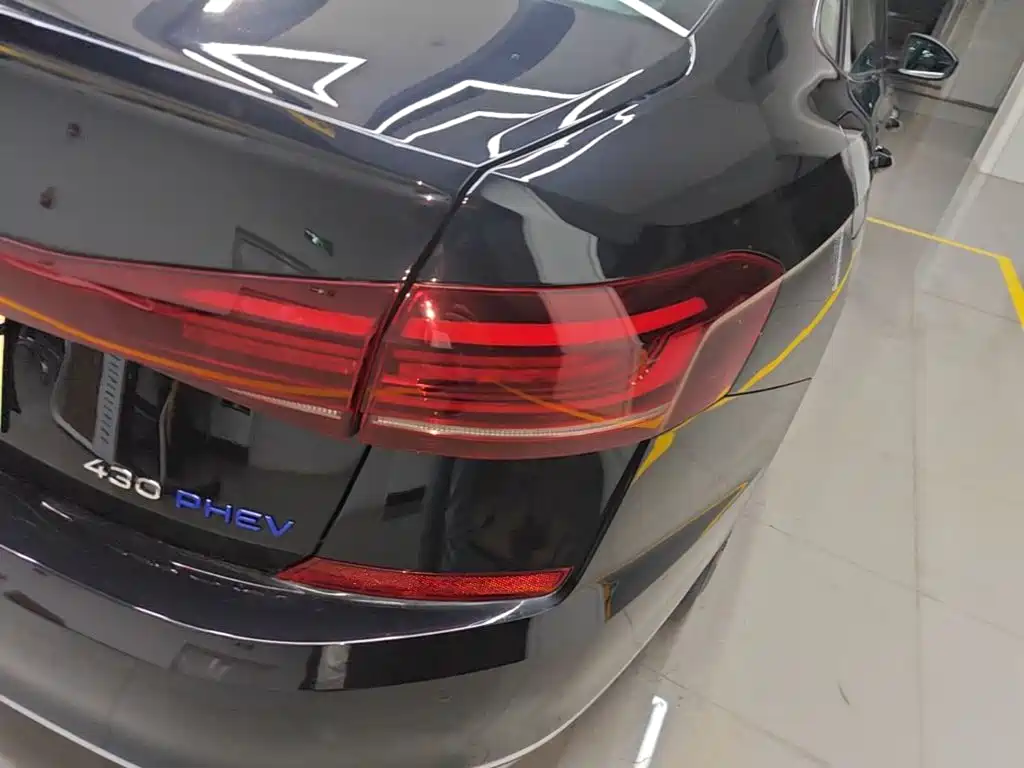 Фото 8 - Volkswagen Passat New Energy