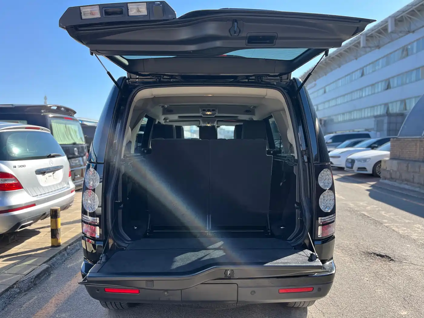 Land Rover Discovery 2016 3.0 SC V6 HSE фото 30