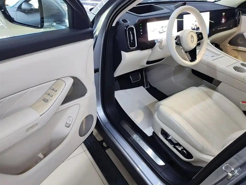 AITO Wenjie AITO M8 2025 Model Extended Range Ultra Edition 53.4kWh 5-Seater фото 16