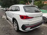 Photo 5 - Jetta VS7