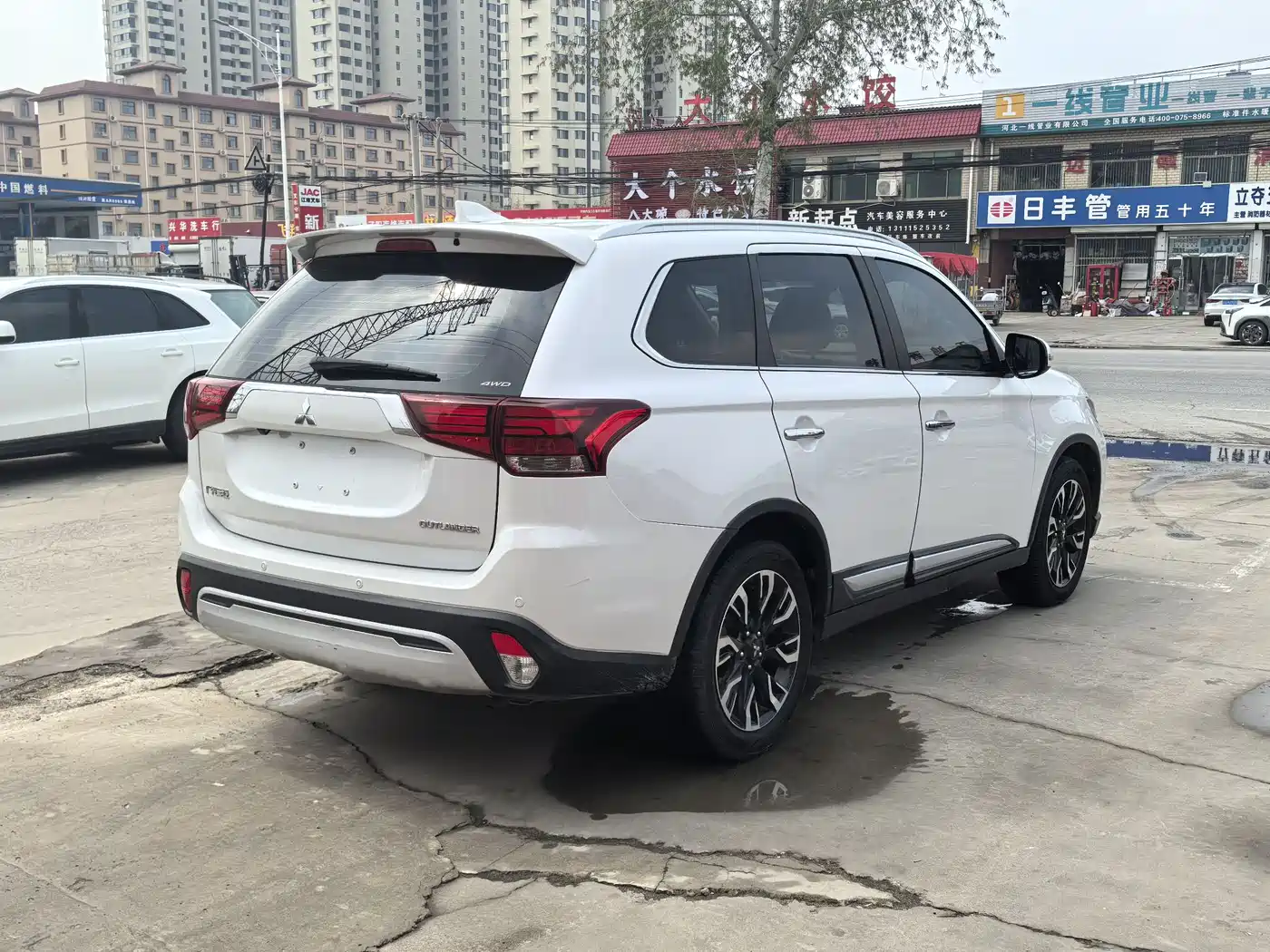 MITSUBISHI OUTLANDER