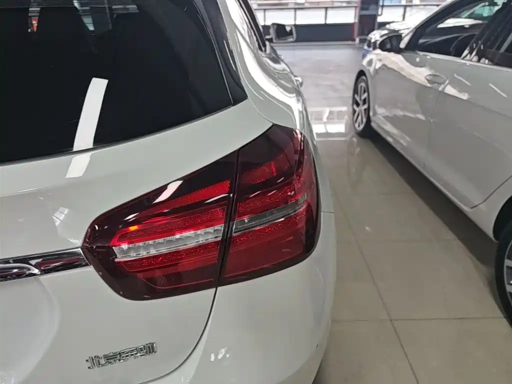 Mercedes-Benz GLA 2017 GLA 200 Dynamic фото 8