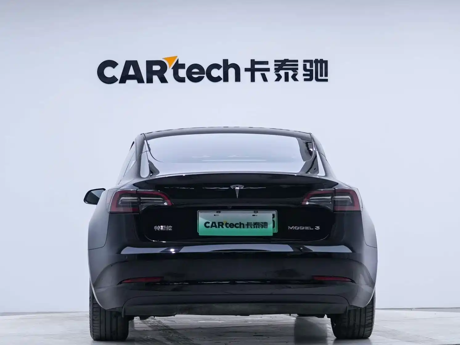 Фото 4 - Tesla Model 3