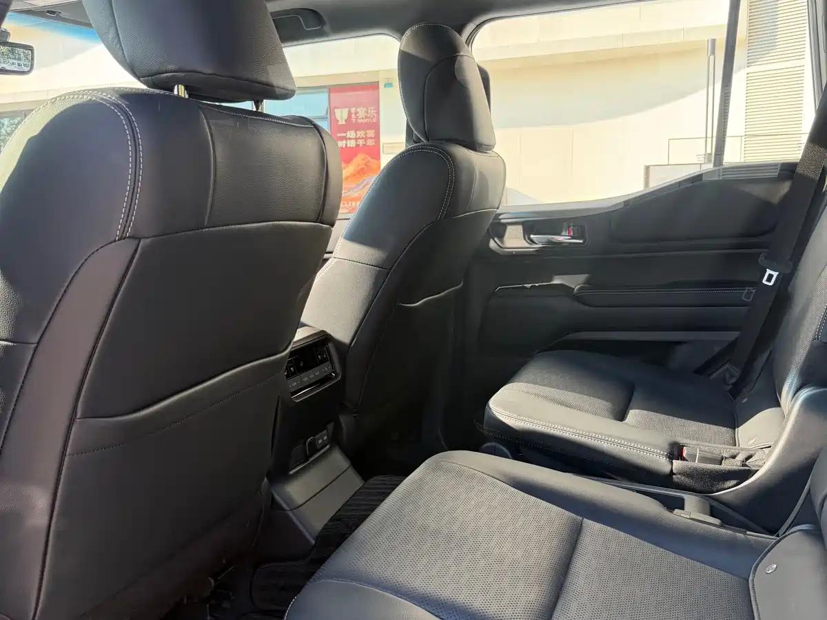 Photo 11 - Toyota Prado
